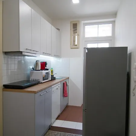 Quiet And Spacious Flat Near Centre In 3 Apartamento