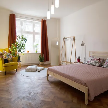 Quiet And Spacious Flat Near Centre In 3 *