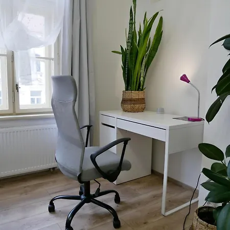 Quiet And Spacious Flat Near Centre In 3