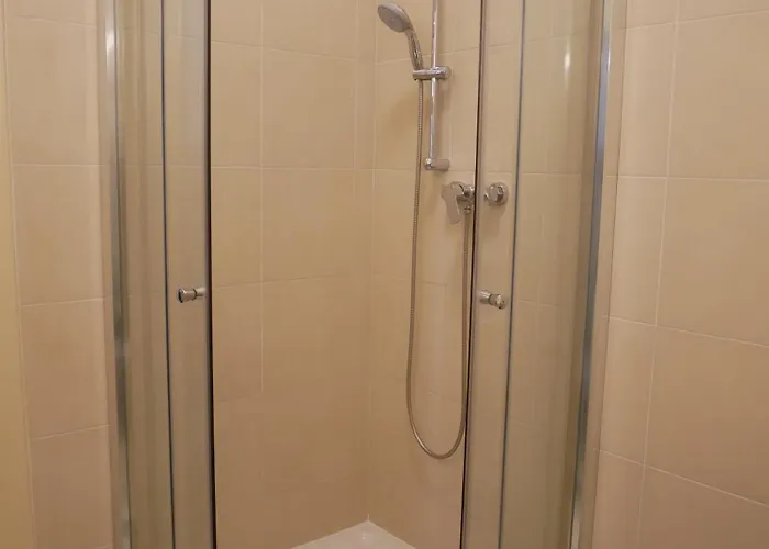 Quiet And Spacious Flat Near Centre In 3