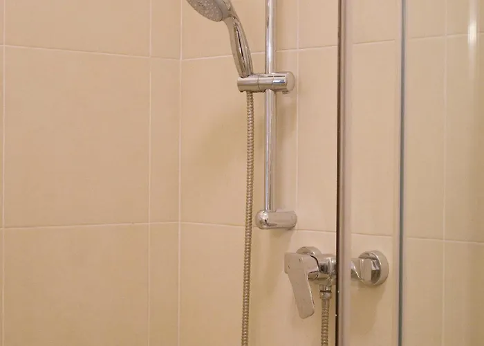 Quiet And Spacious Flat Near Centre In 3