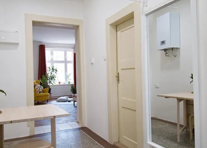 Quiet And Spacious Flat Near Centre In 3 דירה *