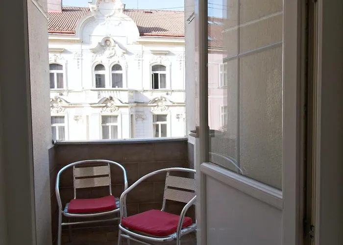 Quiet And Spacious Flat Near Centre In 3 דירה