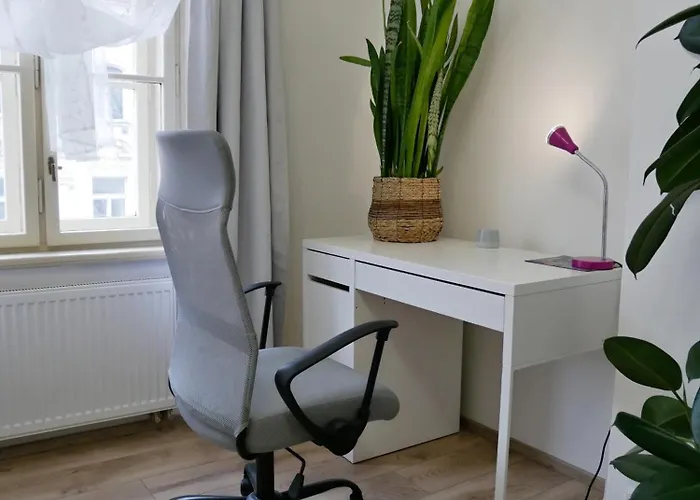 Quiet And Spacious Flat Near Centre In 3