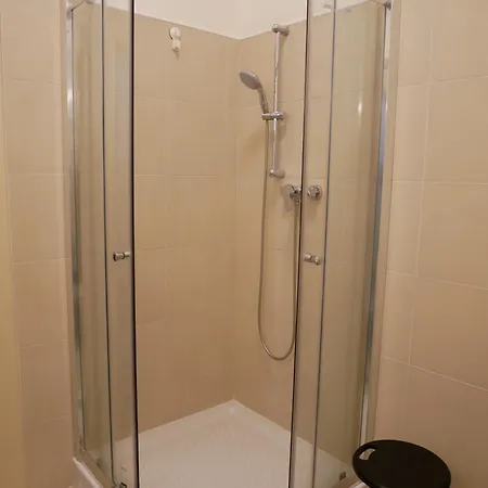 Quiet And Spacious Flat Near Centre In 3