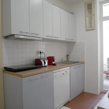 Quiet And Spacious Flat Near Centre In 3 Apartment