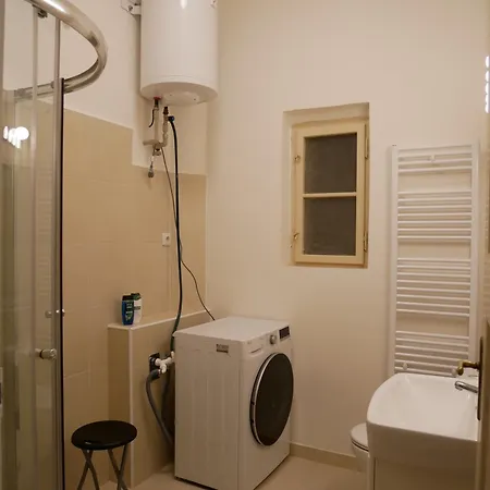 Daire Quiet And Spacious Flat Near Centre In 3 Prag