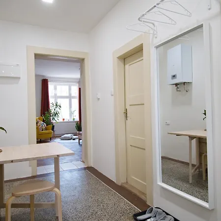 Quiet And Spacious Flat Near Centre In 3 Apartment *