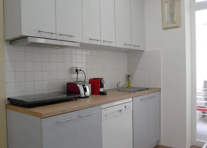 Quiet And Spacious Flat Near Centre In 3 아파트