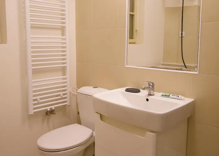 Quiet And Spacious Flat Near Centre In 3 * Prague