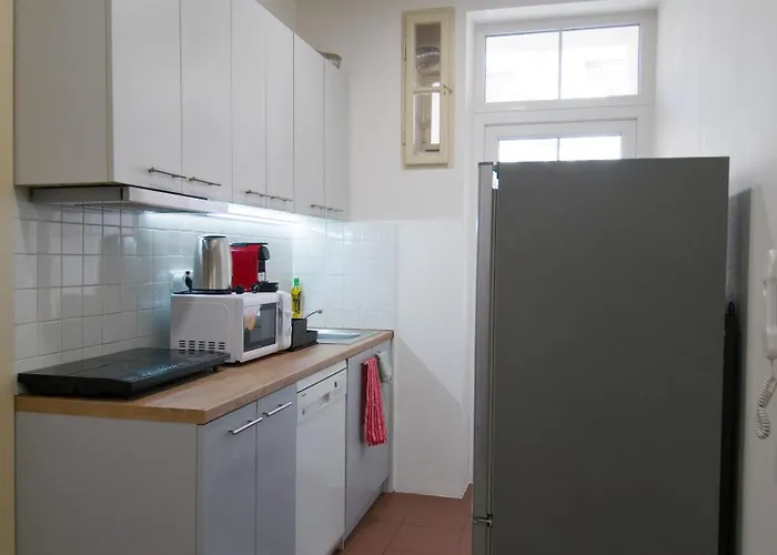 Quiet And Spacious Flat Near Centre In 3 Apartment