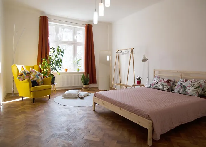 Quiet And Spacious Flat Near Centre In 3 *